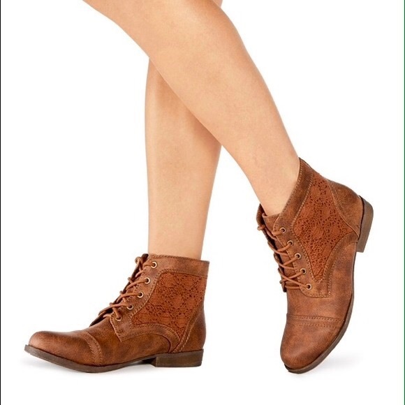 Leather crochet boots - Picture 2 of 6